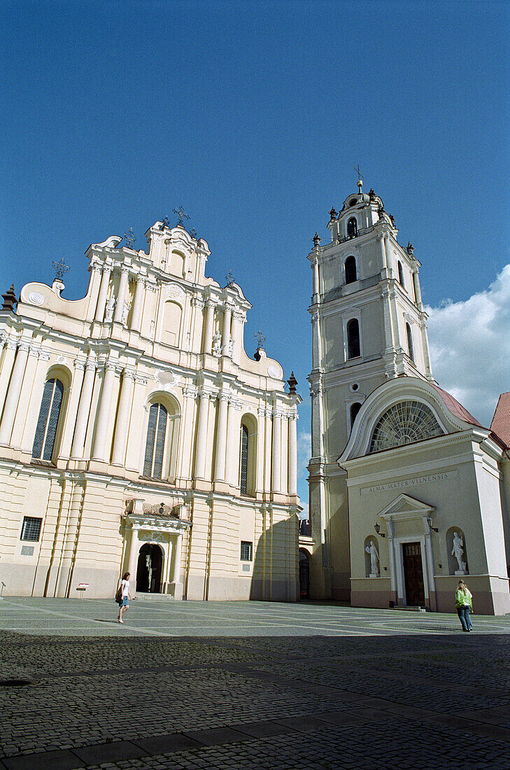 Blick über den Innenhof auf die Universität und St. Johannes Kirche, Vilnius, Litauen