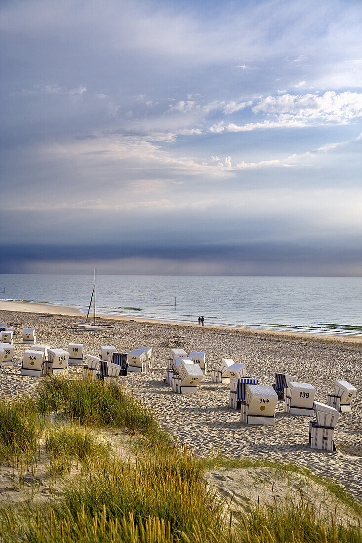 Strandkörbe am Strand bei Kampen, Sylt, Nordfriesland, Schleswig-Holstein, Deutschland