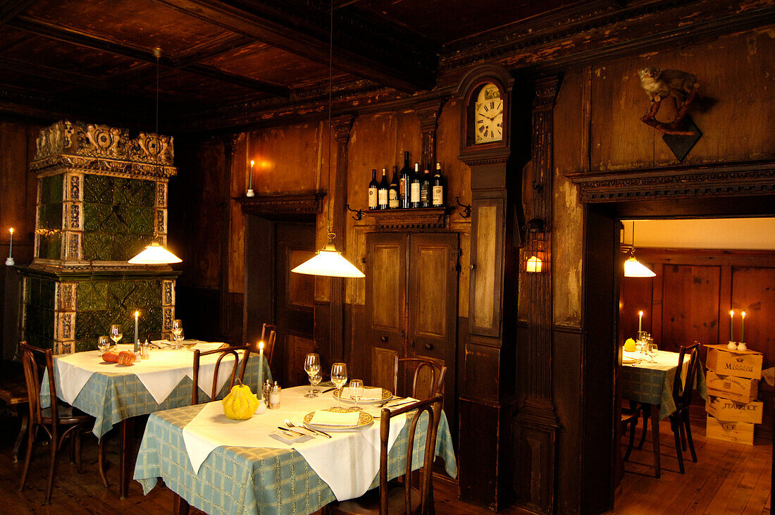 Interior view of the restaurant in the evening, Guesthouse Zur Rose, Kurtatsch, South Tyrol, Italy, Europe