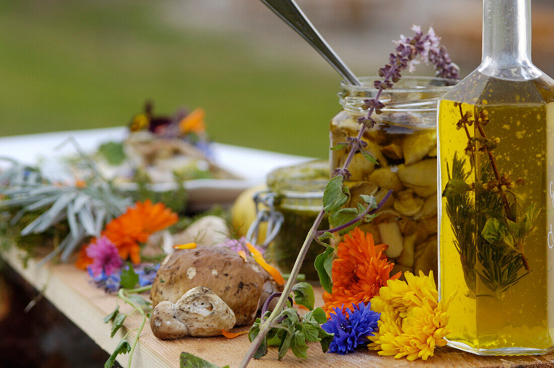 Cookout, Alpine inn Gostner Schwaige, Alpe di Siusi, South Tyrol, Italy, Europe