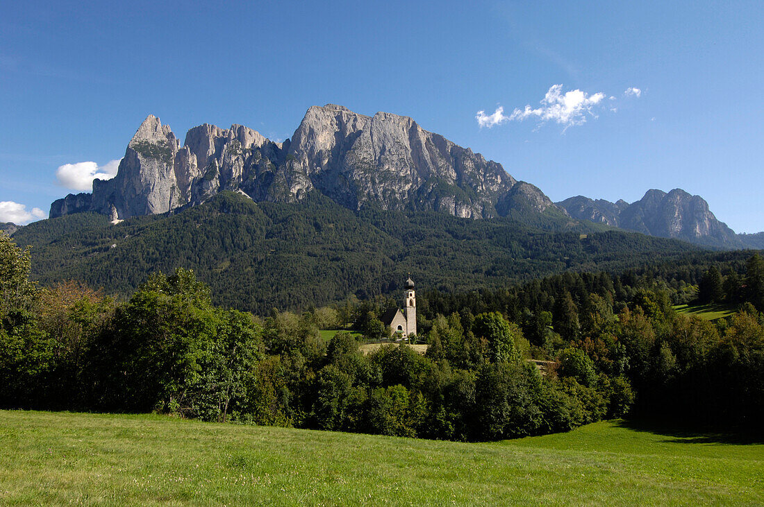 Chapel of St. Constantin, View towards Schlern Mountain Range, Dolomites, Voels am Schlern, South Tyrol, Italy