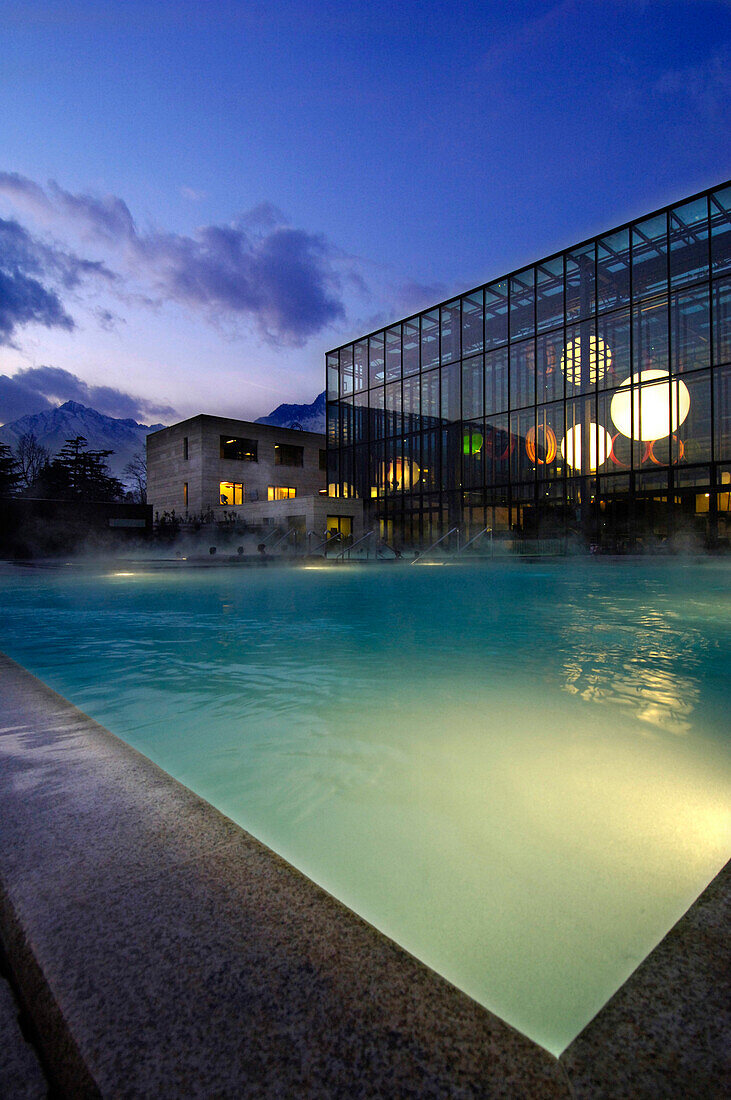 Schwimmbecken in Therme Meran, Solebecken in Thermalbad, Meran, Südtirol, Italien