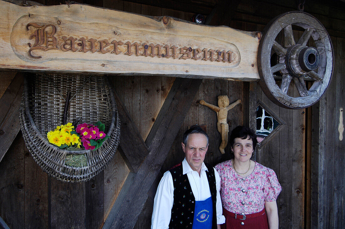 Bauer und Bäuerin, Bauernmuseum im Tschötscherhof, St. Oswald, Kastelruth, Südtirol, Italien
