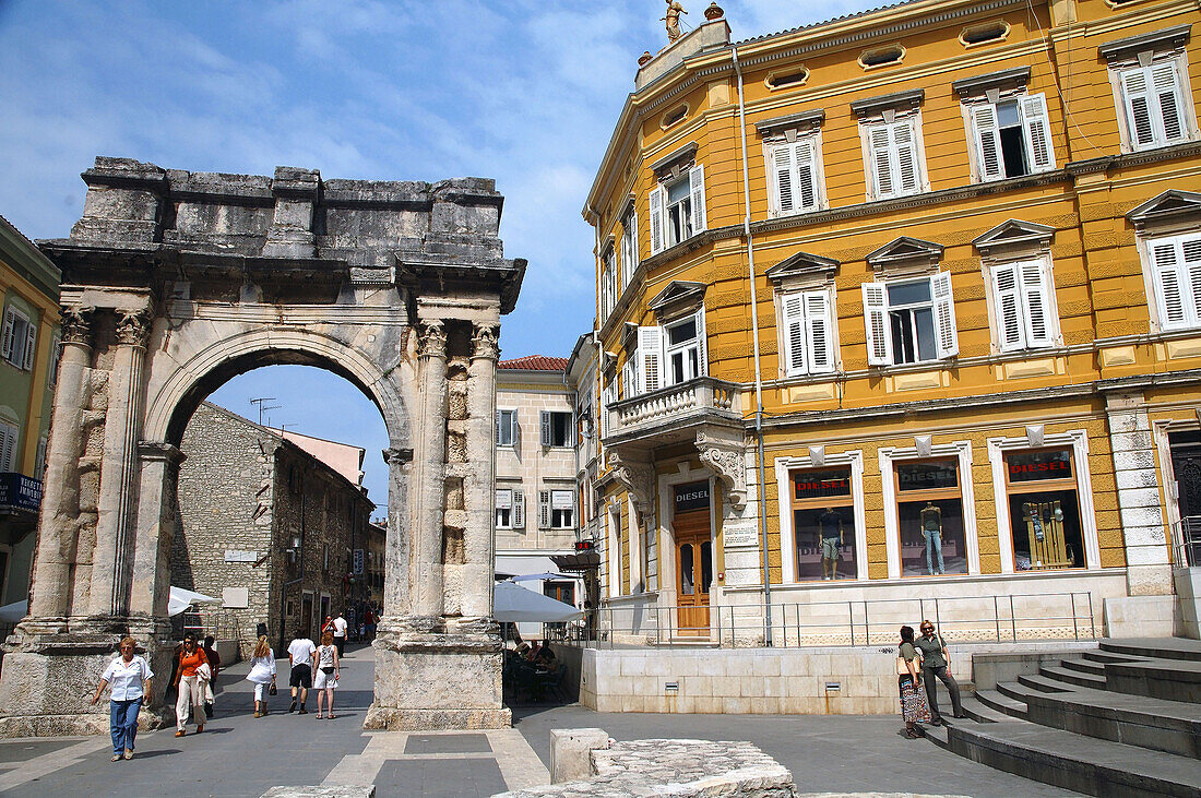 Triumphal Arch of Sergius, 27 BC, in the town centre of Pula, Istria, Croatia