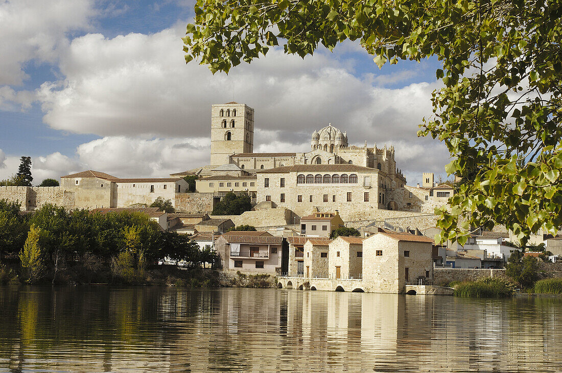 Zamora Romanesque cathedral (12th century) and Douro river, Via de la Plata, Zamora province, Castilla y León, Spain