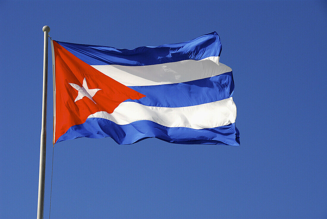 Cuban flag, Havana. Cuba – License image – 70229973 lookphotos