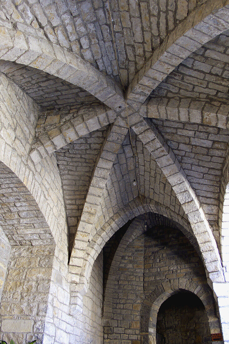 Iglesia medieval (s.XI-XII). Forma parte del casco antiguo medieval de Ainsa, declarado Monumento Nacional. Ainsa. Aragon. España.