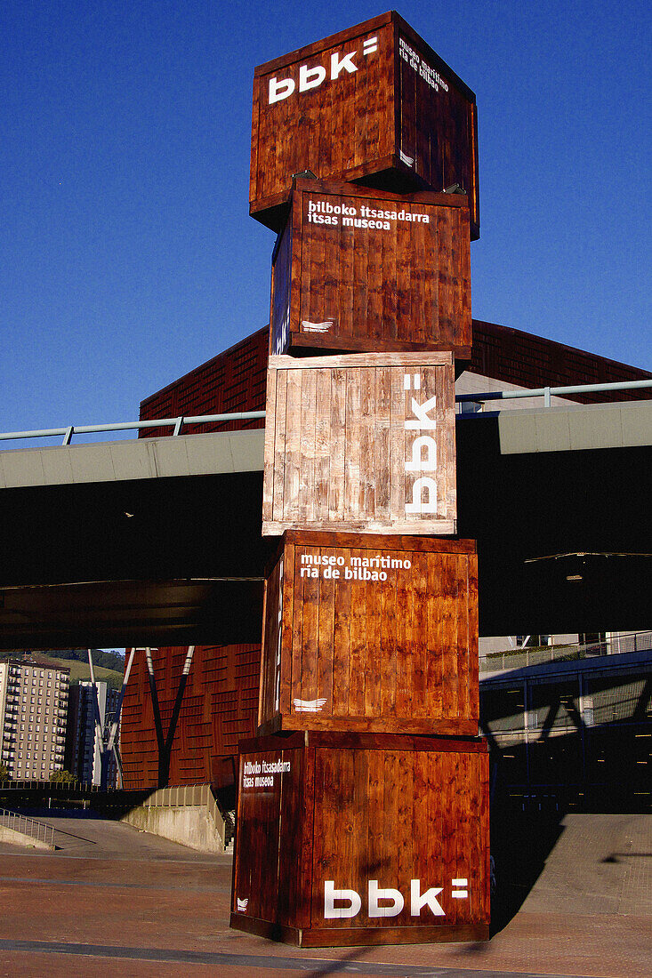 Aussen, Baskenland, Bilbao, Bilbo, Bizkaia, Container, Dock, Docks, Draussen, Europa, Euskadi, Euskal Herria, Farbe, Hafen, Häfen, Last, Museen, Museum, Schild, Schilder, Schober, Spanien, Stapeln, Tageszeit, Viele, Vizcaya, S89-703482, agefotostock