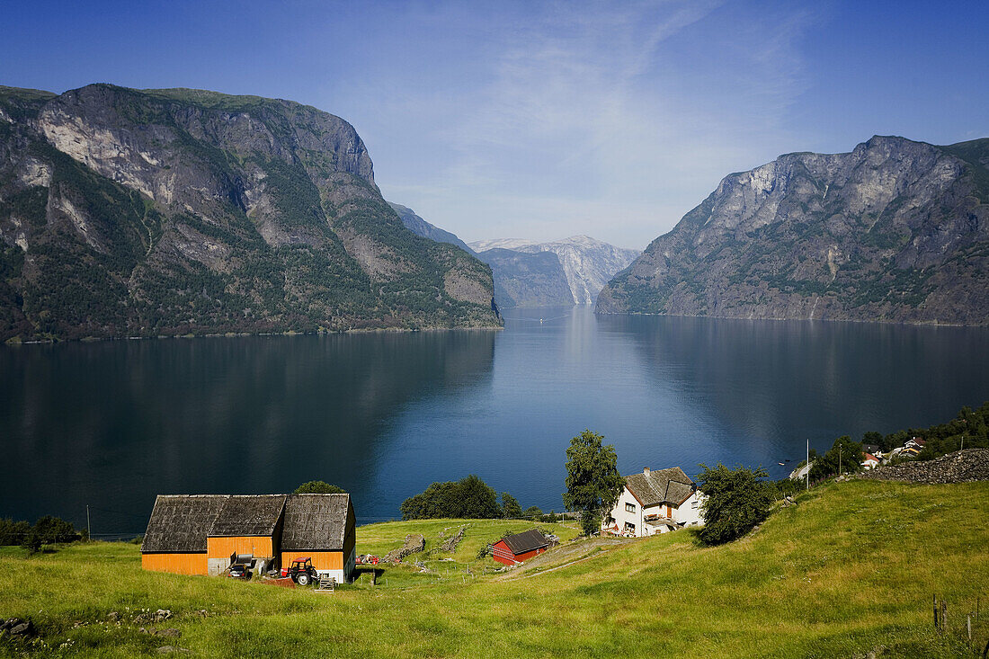 Aurlandsfjorden (fiordo Aurland). Noruega