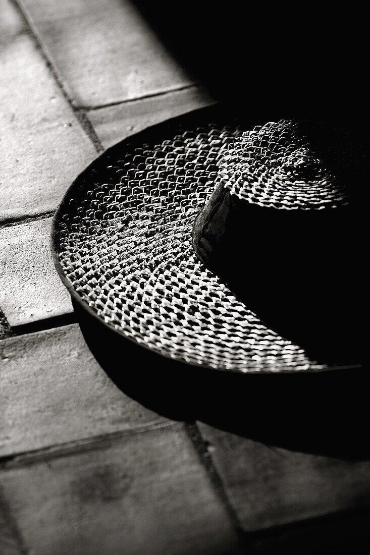 B&W, Black-and-White, Close up, Close-up, Closeup, Detail, Details, Exterior, Hat, Hats, Headgear, Object, Objects, On the floor, One, Outdoor, Outdoors, Outside, Season, Seasons, Shadow, Shadows, Still life, Straw hat, Summer, Summertime, Sunny, Thing, T