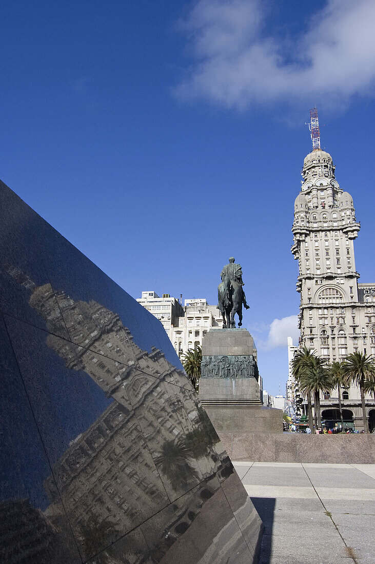 Plaza Independencia and General Artigas monument. Montevideo, Uruguay