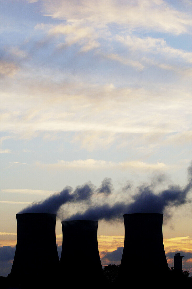 Cooling towers at Didcot power station, England, Uk