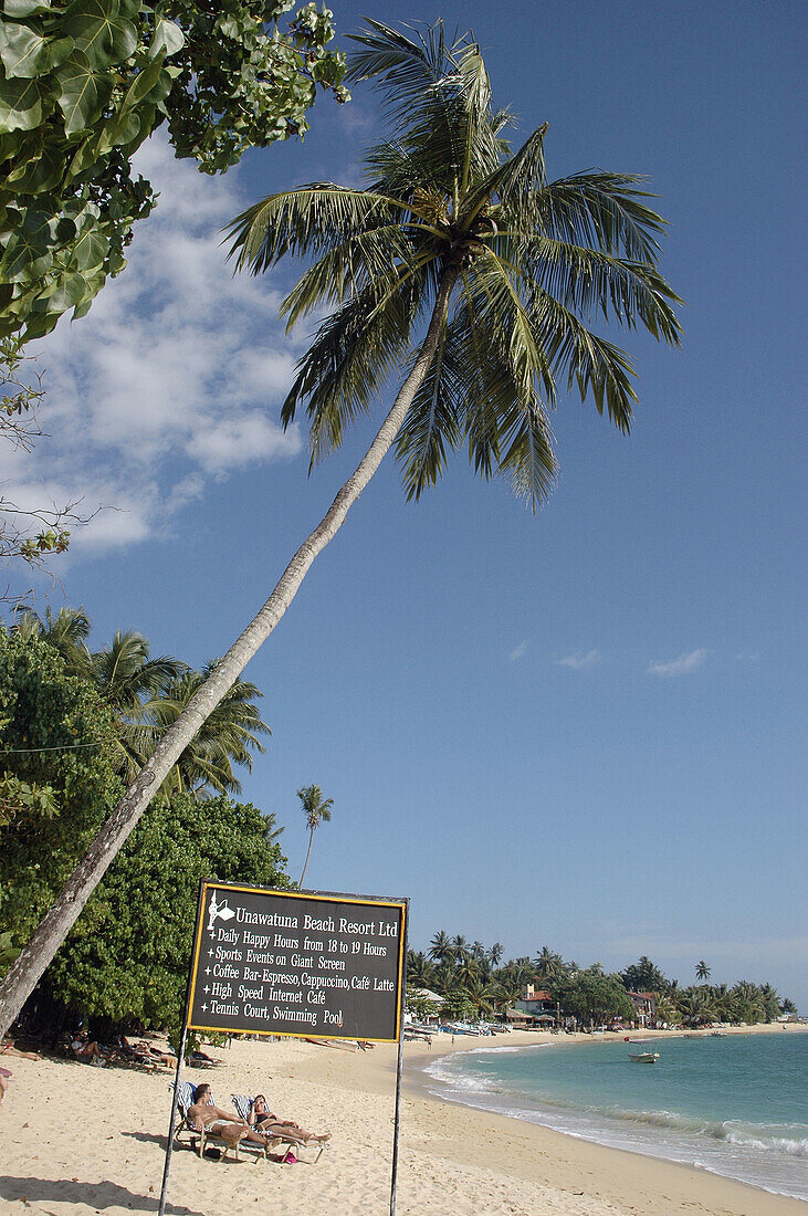 Unawatuna Sri Lanka: the beach