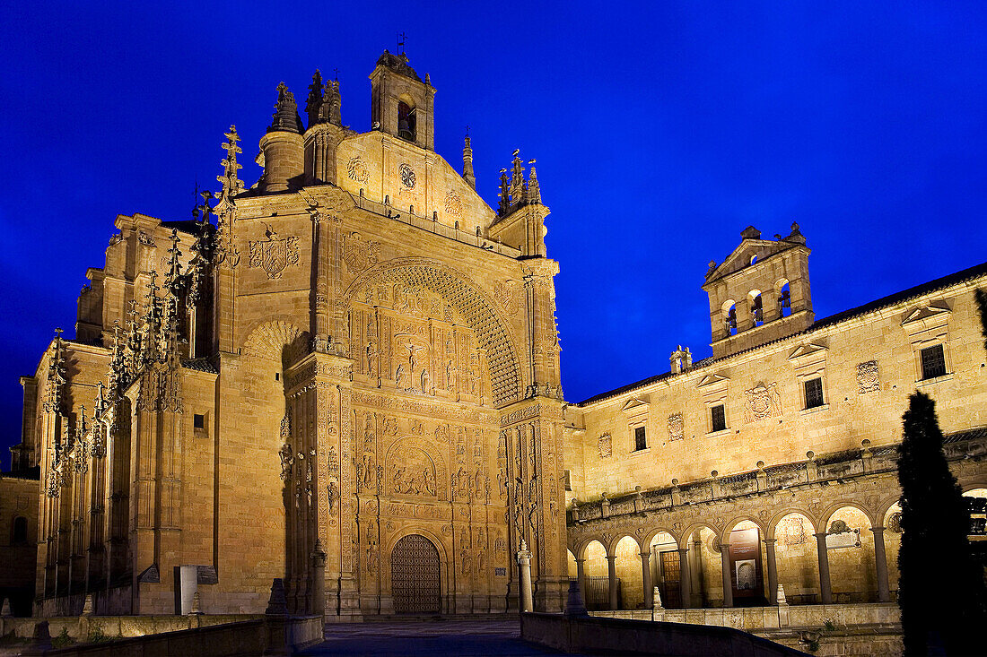 Night view of San Esteban convent anch chuch, Salamanca. Castilla-León, Spain