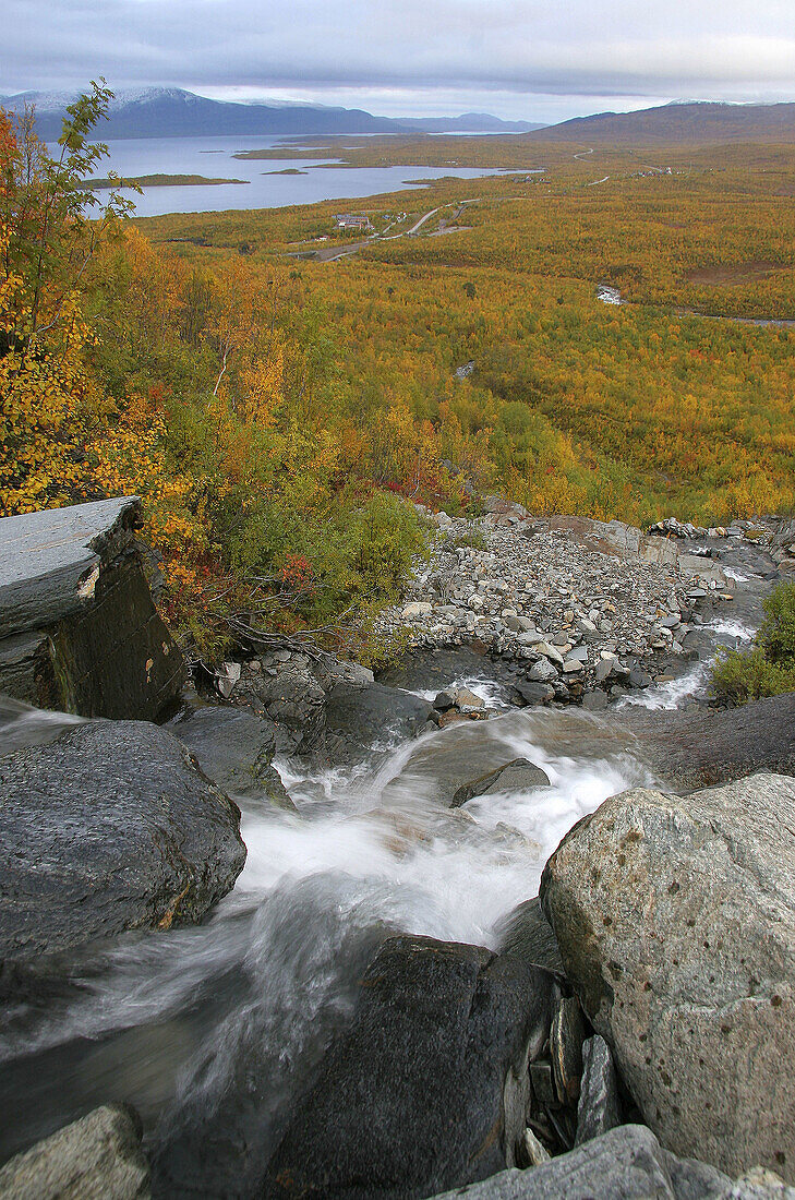 Waterfall att Njulla Abisko national park, Lappland, Sweden