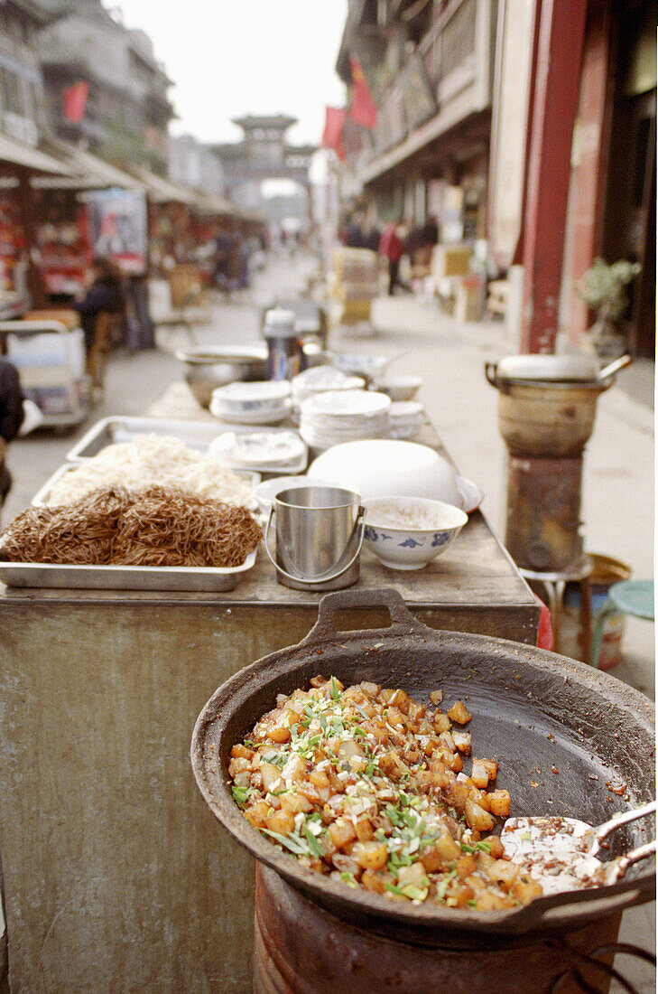 Various food stalls can be found in the old city of Xian.