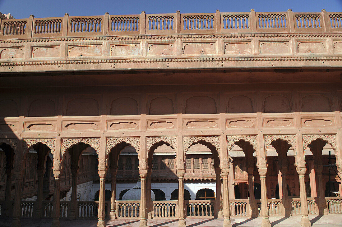 Inside design and patterns in the beautiful Bikaner palace