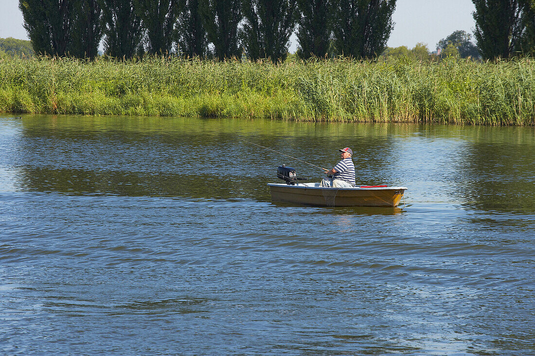 Angler auf der Havel bei Ketzin, Brandenburg, Deutschland