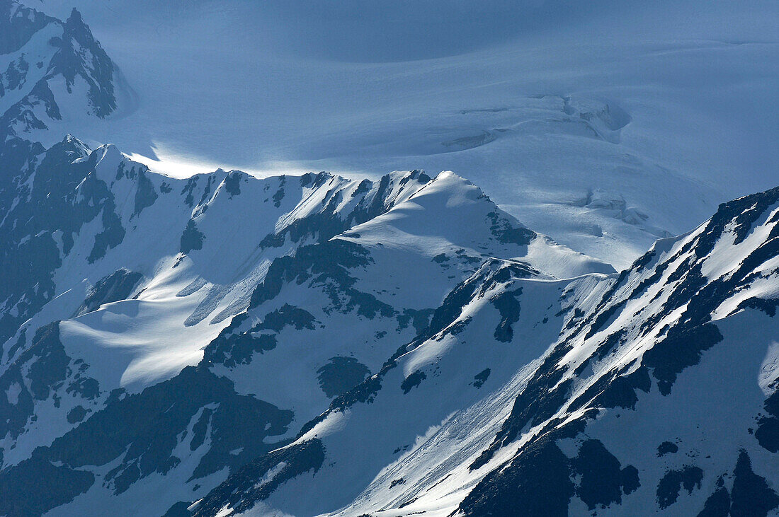 Blick auf schneebedeckte Bergkette, Schnalstal, Vinschgau, Südtirol, Italien, Europa