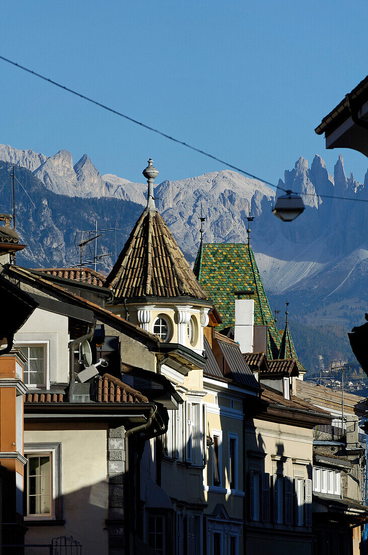 Häuser in der Altstadt im Sonnenlicht, Bozen, Südtirol, Italien, Europa