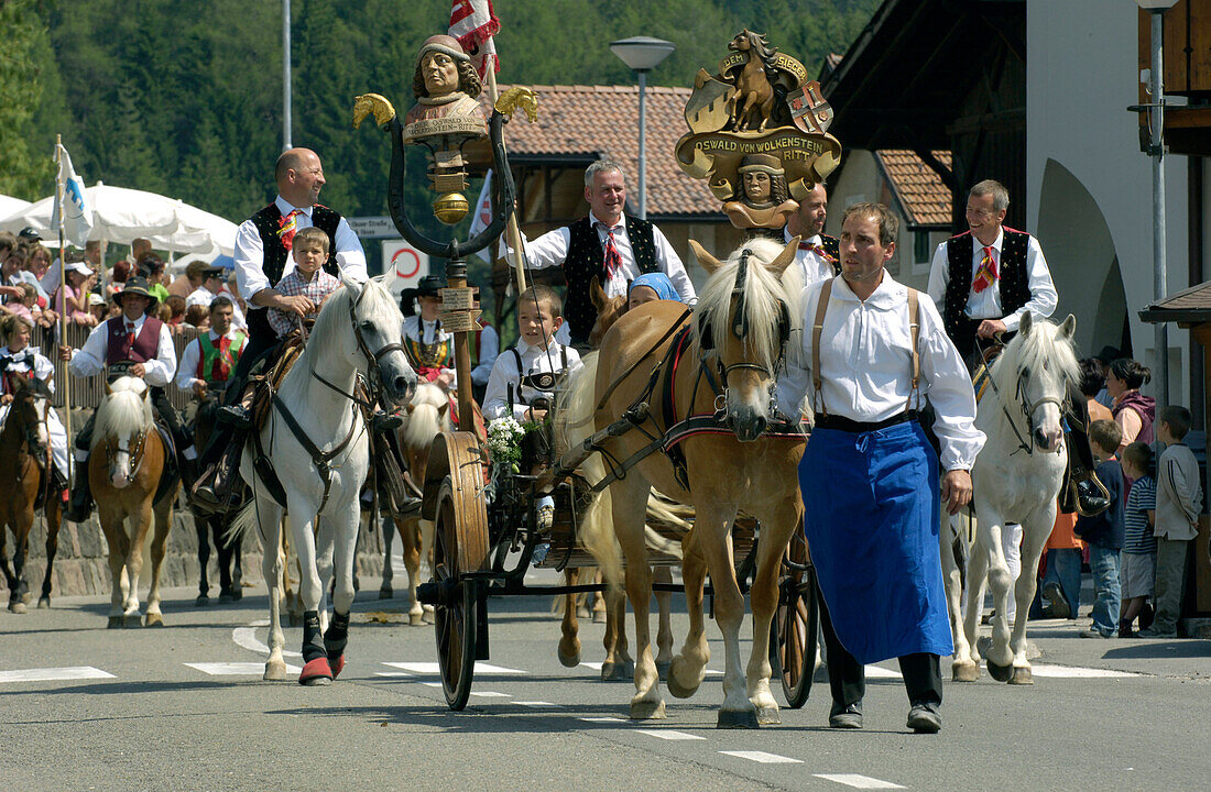 Procession through the town, Tournament, Oswald von Wolkenstein Ritt, Event 2005, Siusi allo Sciliar, South Tyrol, Italy