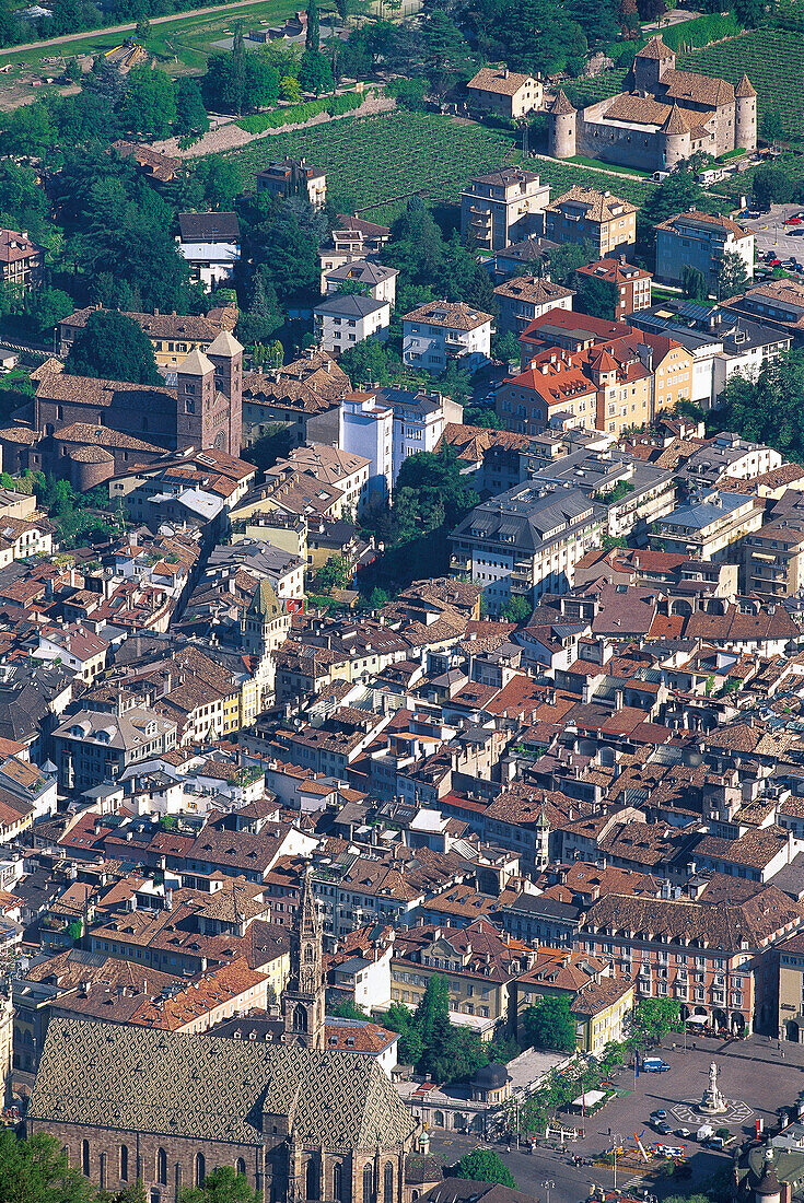 Blick von der Altstadt, Bozner Dom, Waltherplatz, Bozen, Südtirol, Italien