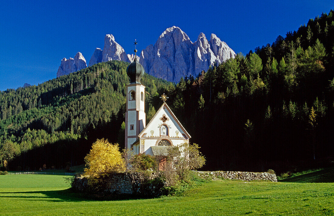 Kapelle St. Johann in Ranui, Geisler Spitzen, Villnößtal, Dolomiten, Südtirol, Italien