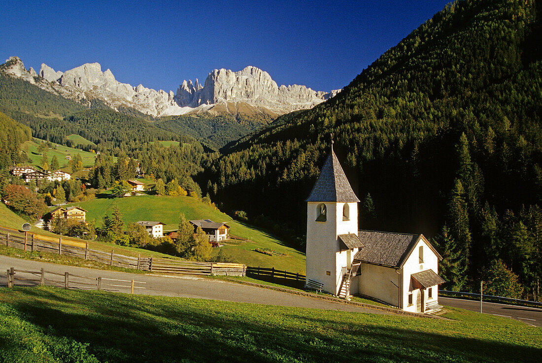 Kapelle St. Cyprian, Blick zum Rosengarten, Dolomiten, Südtirol, Italien