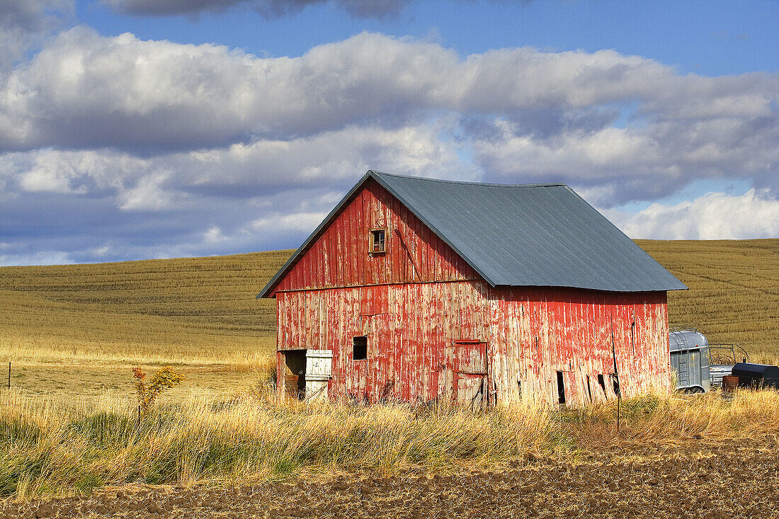 A old barn in the Palouse farming area of eastern Washington State, USA.