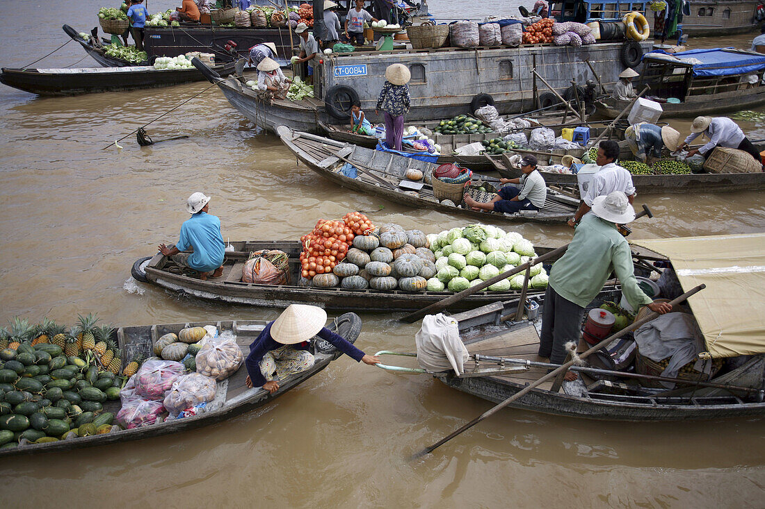 Floating market of Can Tho, Vietnam.