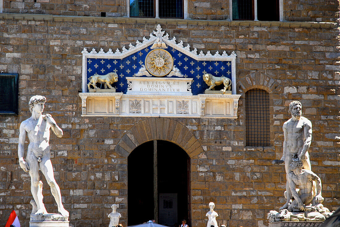 Copy of David by Michelangelo, statues in front of Palzzo Vecchio, Florence, Tuscany, Italy, Europe