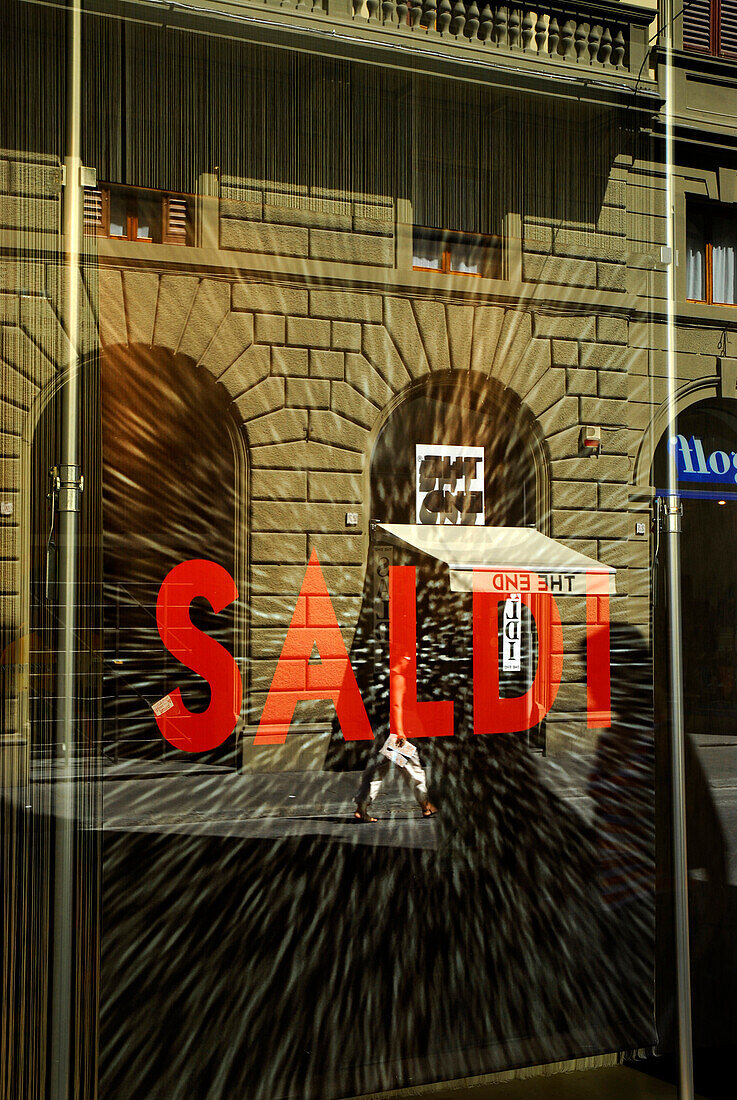 Schlussverkauf, Schaufenster der Boutique Zara, Via Calimala, Florenz, Toskana, Italien, Europa