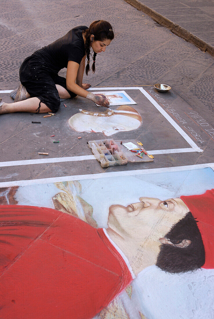 Street artist painting with chalk at Mercato Nuevo, Florence, Tuscany, Italy, Europe