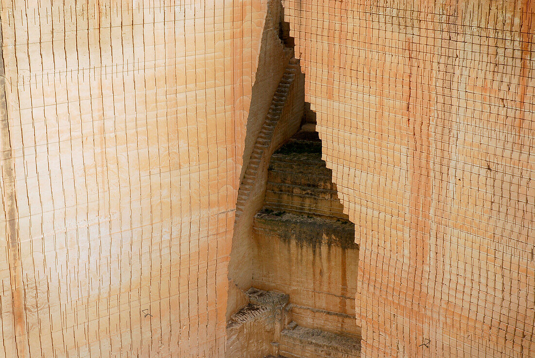 Im Steinbruch Pedrera de s´Hostal bei Ciutadella, Menorca, Balearen, Spanien