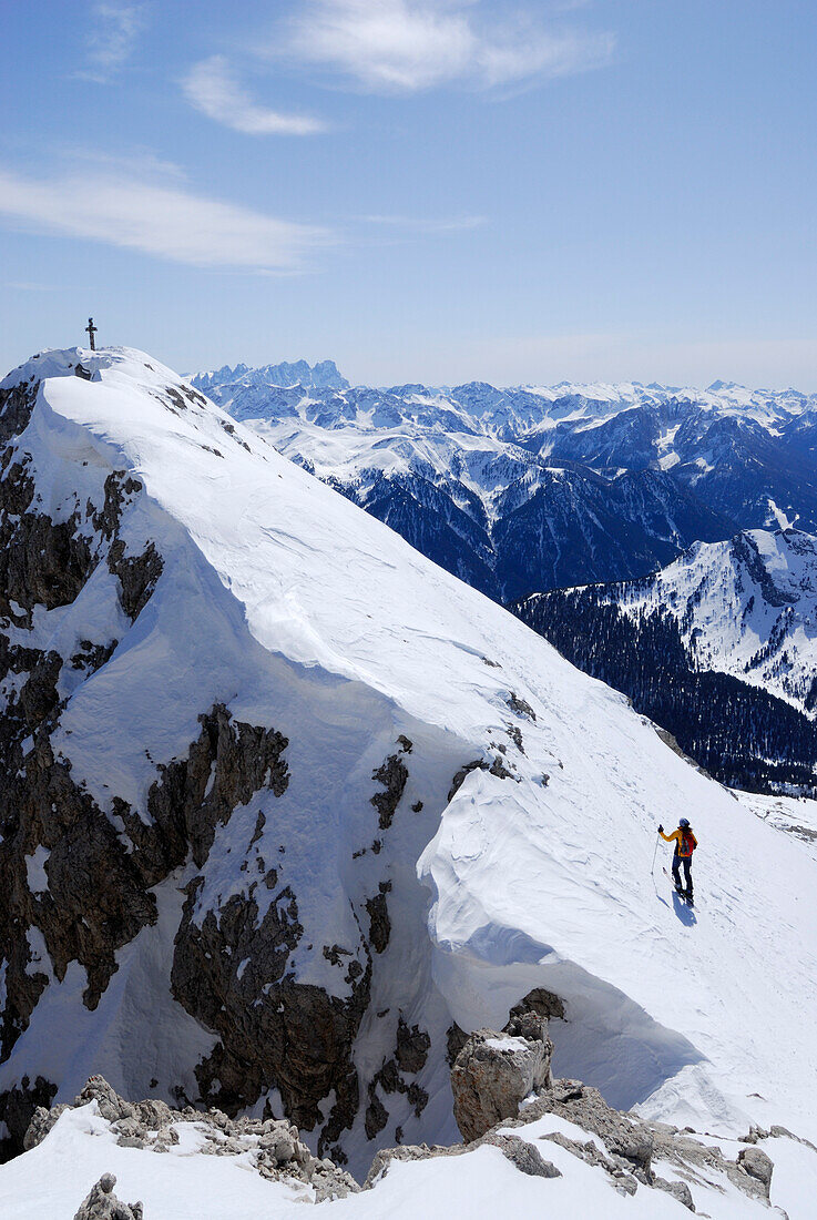 Backcountry skier ascending summit, Plattkofel, Langkofel range, Dolomites, Trentino-Alto Adige/Südtirol, Italy