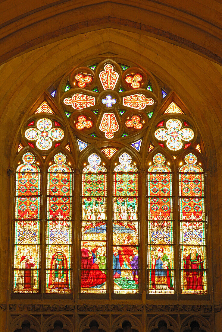 Farbiges Glasfenster im Regensburger Dom, Regensburg, Oberpfalz, Bayern, Deutschland