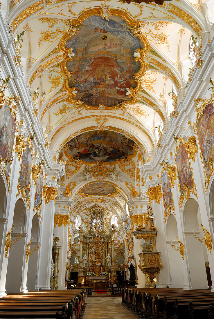 Kirchenschiff und Altar, Alte Kapelle, Stift zu Unserer Lieben Frau, Regensburg, Oberpfalz, Bayern, Deutschland