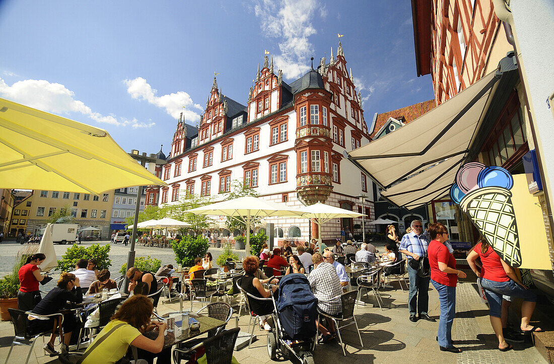 Pavement cafe at market square, town house in background, Coburg, Upper Franconia, Bavaria, Germany