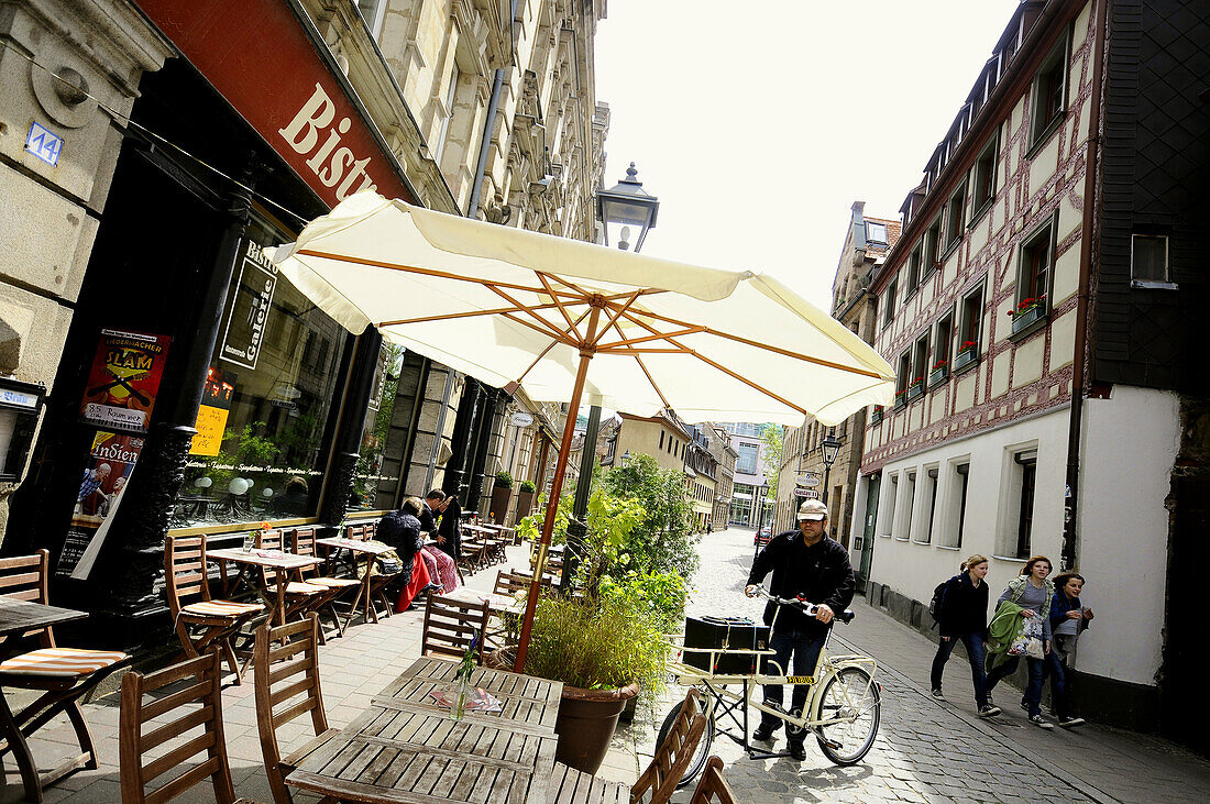 Straßencafe im Altstadtviertel, Fürth, Mittelfranken, Bayern, Deutschland