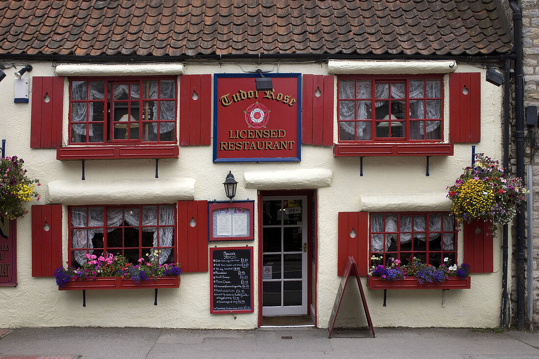 Helmsley, The Tudor Rose Restaurant, Bridge Street, Town center, typical buildings, North Yorkshire, UK