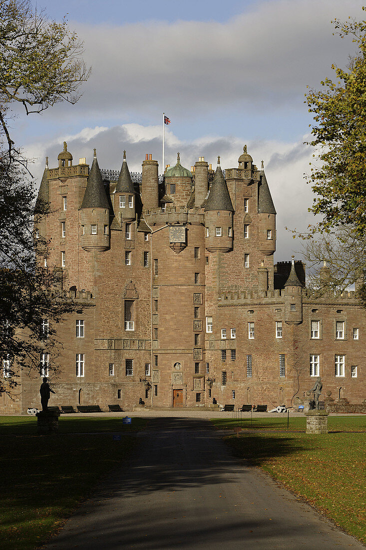 Glamis Castle, former royal hunting lodge, home of the Bowes-Lyon family, built in 15th-16th centuries, Angus, Scotland, UK