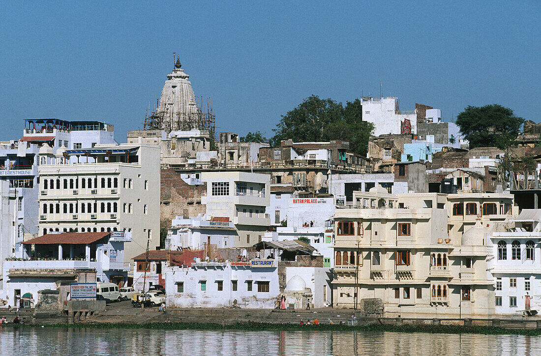 India, Rajasthan, Udaipur, Gangaur ghats, Pichola lake