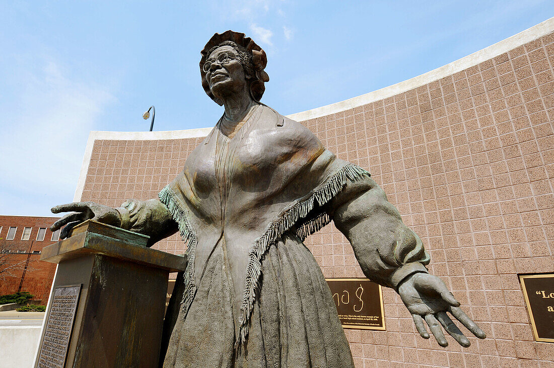 Sojourner Truth statue at Battle Creek Michigan Monument Park