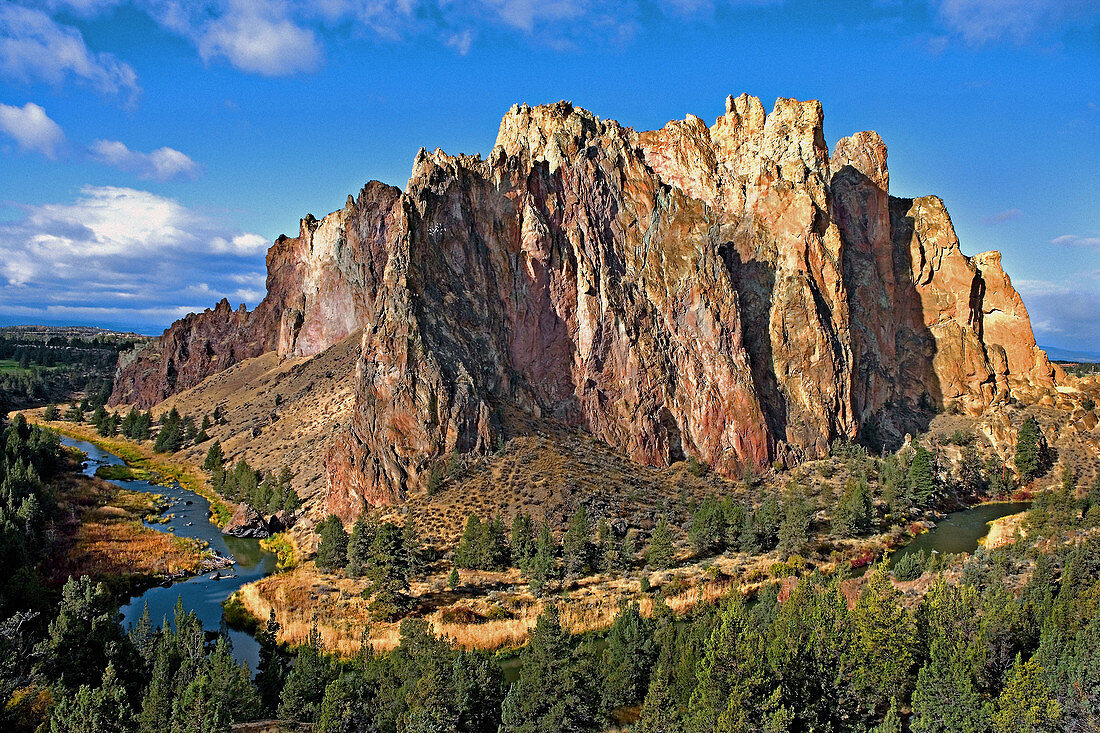 Early morning light on rock monoliths at Smith Rocks State Park, Oregon, USA