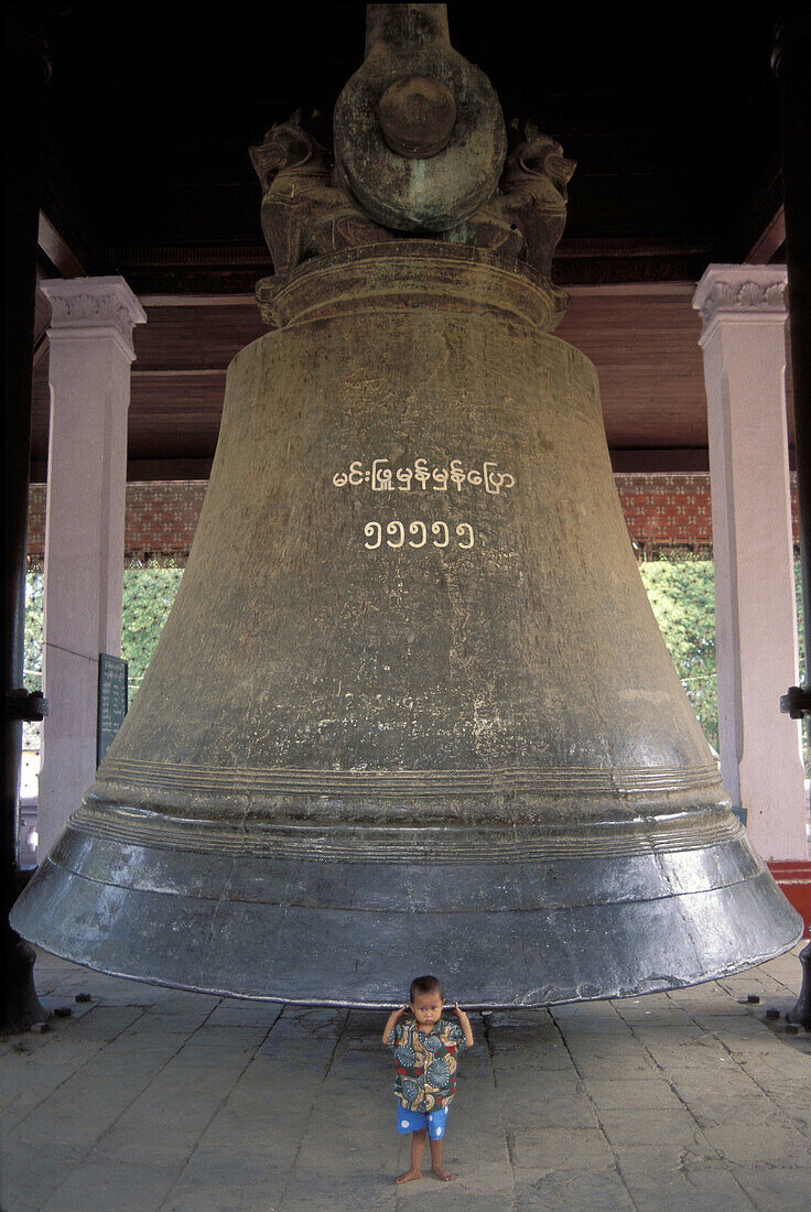The big bell, Mingun, Myanmar – License image – 70240571 ❘ Image