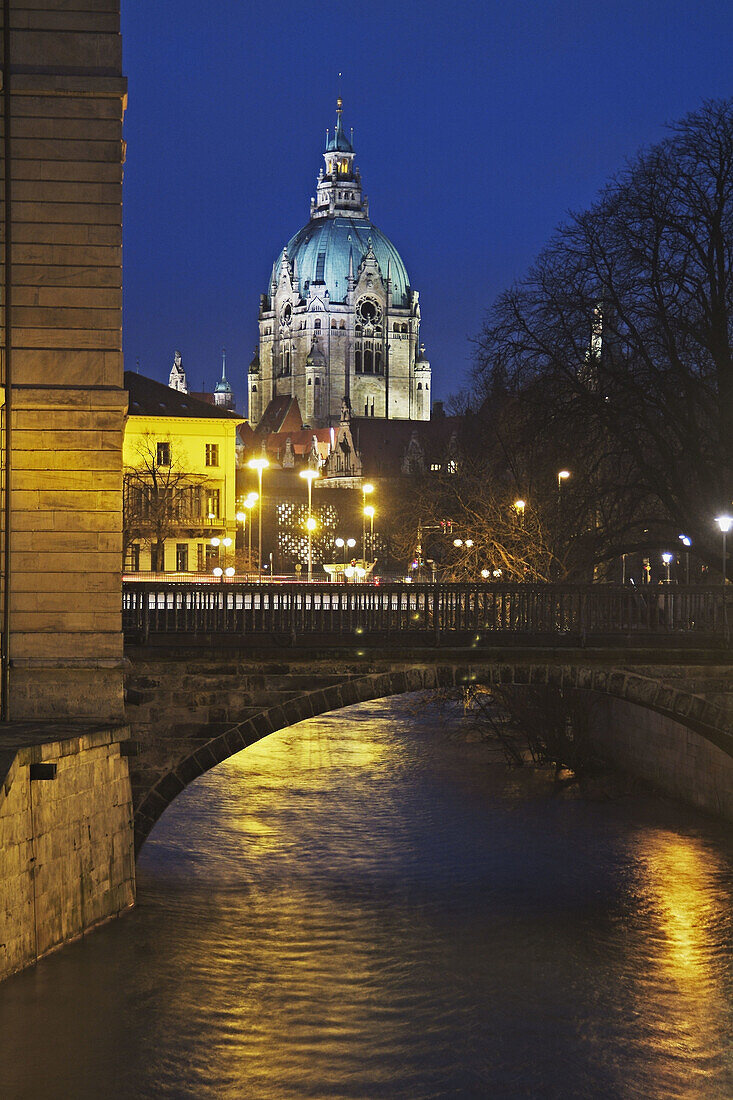 View over the river Leine to the New Town Hall, on the left the Leine palace, today the house of Parliament for the Lower Saxony government, Hannover, Lower Saxony, Germany