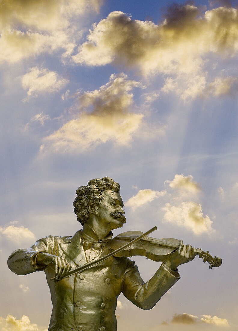 Austria, Vienna, Stadtpark Johann Strauss Memorial Statue