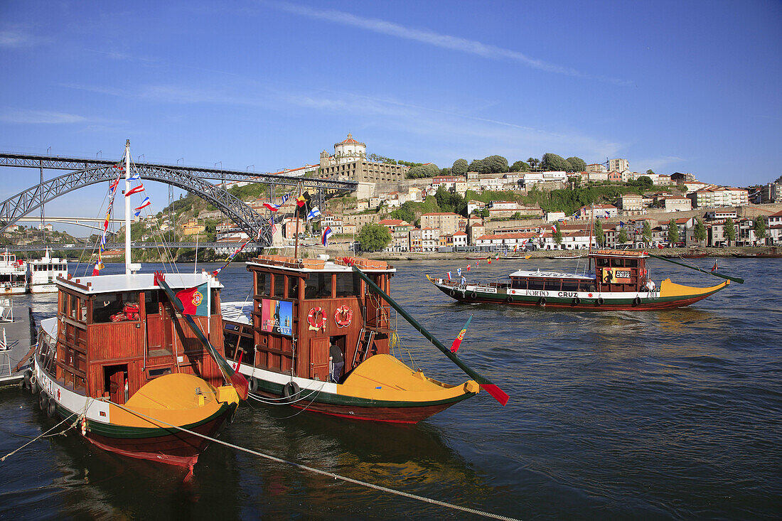 Portugal, Douro, Porto, Vila Nova de Gaia district skyline, Douro river, traditional boats