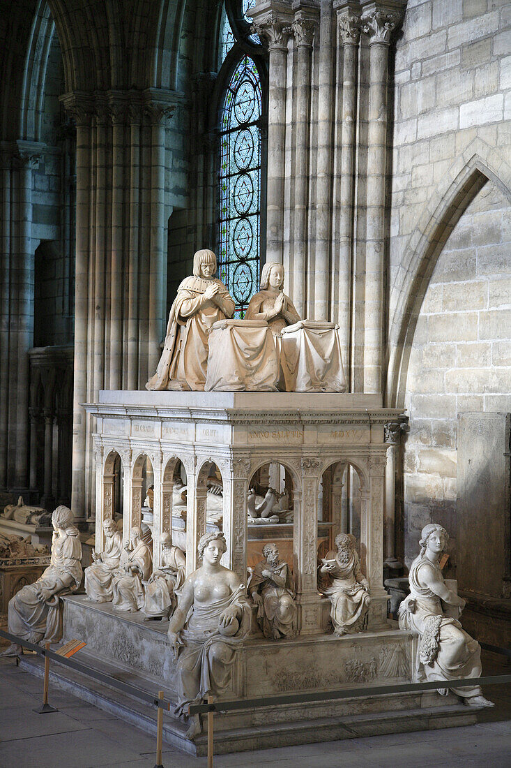 France, Ile_de_France, St_Denis, cathedral interior, royal tomb