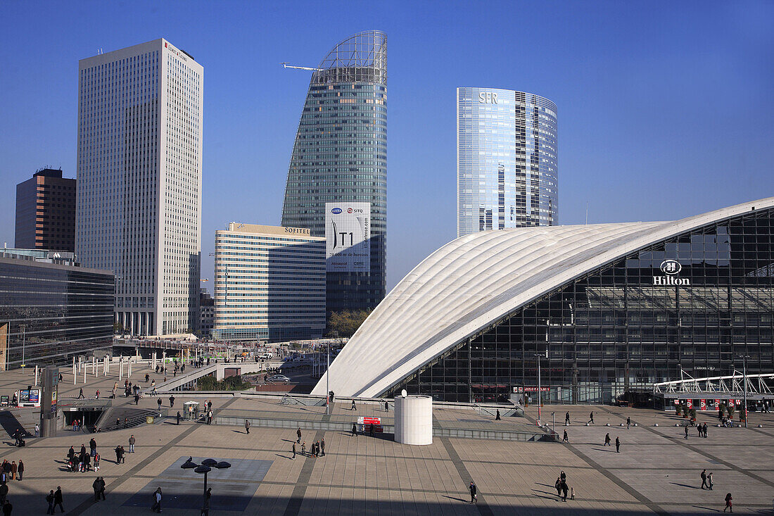 France, Paris, La Défense new business district, modern architecture